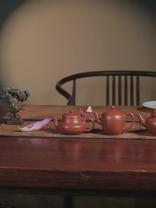 Beauty's Shoulder Yixing Zisha Teapot 100cc